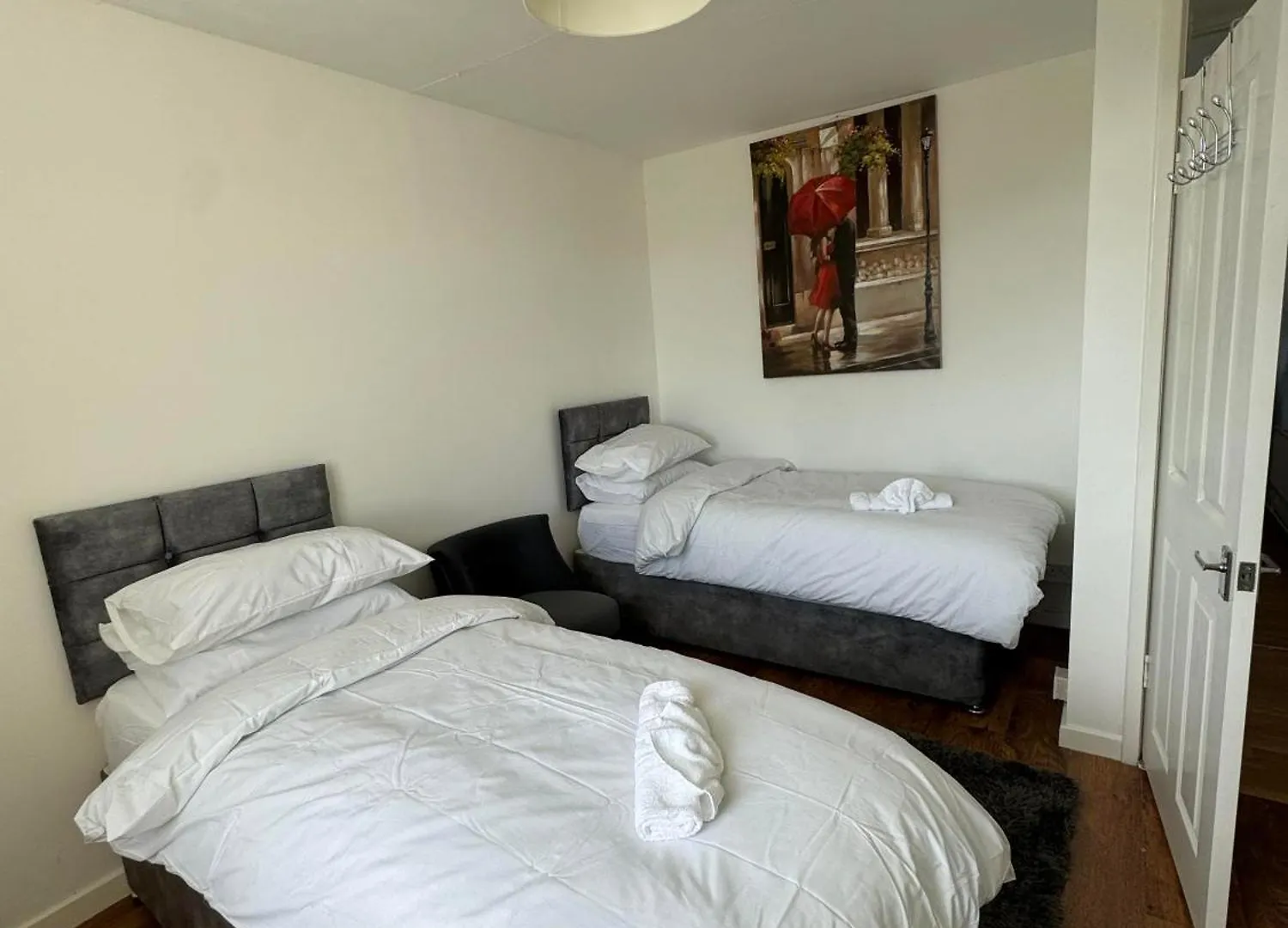 Tranquil Top-Floor Family Haven! Apartment Cardiff