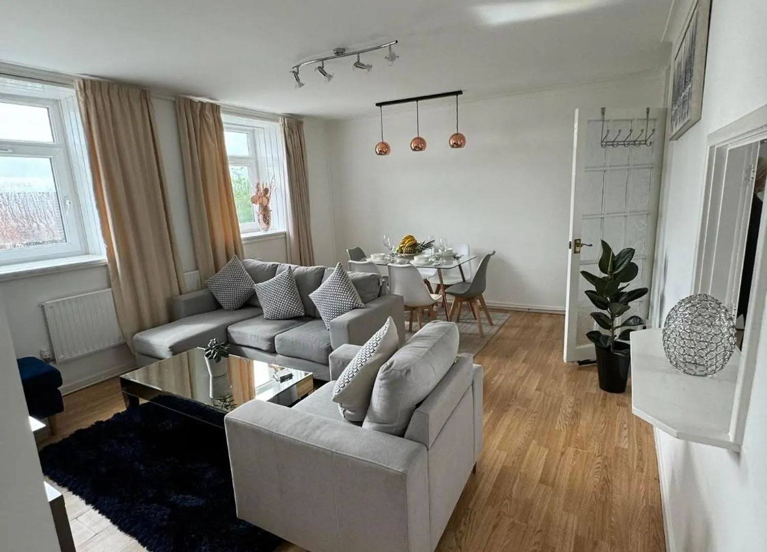 Tranquil Top-Floor Family Haven! Apartment Cardiff