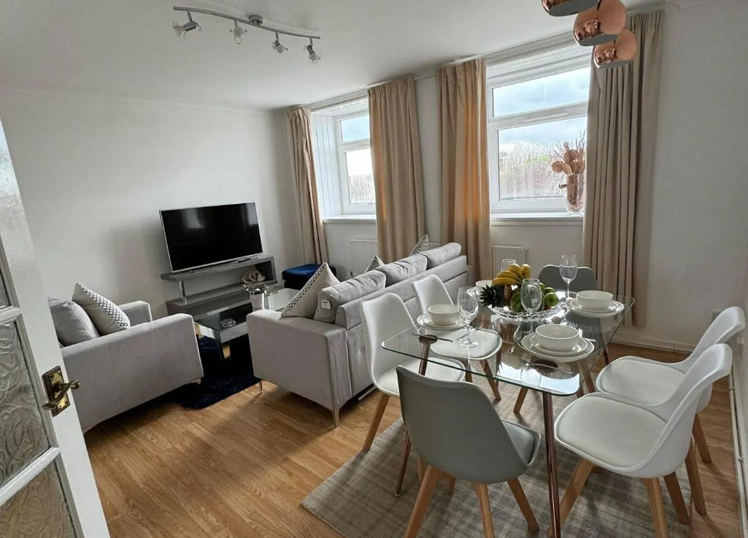 Tranquil Top-Floor Family Haven! Apartment Cardiff United Kingdom